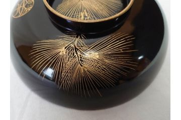 輪島塗り　木製漆器　蒔絵　松の実　約13cm　4.1寸　繊細な沈金の意匠が美しい吸物椀12客(お椀、和食器、黒漆、四寸一分)(R-070630)