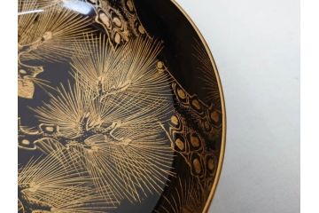 輪島塗り　木製漆器　蒔絵　松の実　約13cm　4.1寸　繊細な沈金の意匠が美しい吸物椀12客(お椀、和食器、黒漆、四寸一分)(R-070630)
