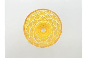 鹿児島県指定伝統的工芸品　島津薩摩切子　SHIMADZU　緻密なカットと鮮やかな色彩が目を惹く脚付杯(大)(色被せガラス、グラス、硝子、盃)(R-070631)