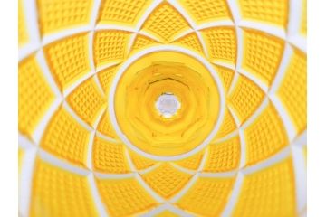 鹿児島県指定伝統的工芸品　島津薩摩切子　SHIMADZU　緻密なカットと鮮やかな色彩が目を惹く脚付杯(大)(色被せガラス、グラス、硝子、盃)(R-070631)