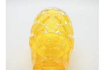 鹿児島県指定伝統的工芸品　島津薩摩切子　SHIMADZU　緻密なカットと鮮やかな色彩が目を惹く脚付杯(大)(色被せガラス、グラス、硝子、盃)(R-070631)