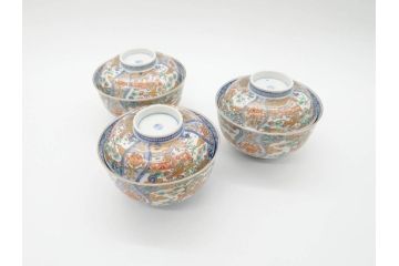 江戸期　古伊万里　金彩　色絵　約12cm　3.8寸　一つ一つ丁寧に絵付けされた豪華な蓋付き茶碗3客セット(獅子、松竹、和食器、三寸八分)(R-070632)