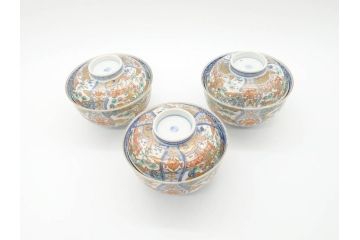 江戸期　古伊万里　金彩　色絵　約12cm　3.8寸　一つ一つ丁寧に絵付けされた豪華な蓋付き茶碗3客セット(獅子、松竹、和食器、三寸八分)(R-070632)