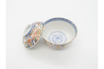 江戸期　古伊万里　金彩　色絵　約12cm　3.8寸　一つ一つ丁寧に絵付けされた豪華な蓋付き茶碗3客セット(獅子、松竹、和食器、三寸八分)(R-070632)