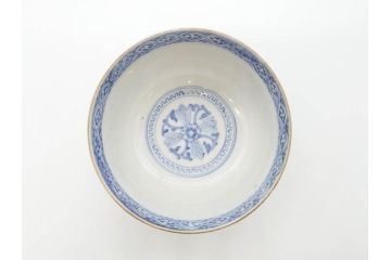 江戸期　古伊万里　金彩　色絵　約12cm　3.8寸　一つ一つ丁寧に絵付けされた豪華な蓋付き茶碗3客セット(獅子、松竹、和食器、三寸八分)(R-070632)