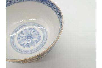 江戸期　古伊万里　金彩　色絵　約12cm　3.8寸　一つ一つ丁寧に絵付けされた豪華な蓋付き茶碗3客セット(獅子、松竹、和食器、三寸八分)(R-070632)