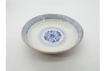 江戸期　古伊万里　金彩　色絵　約12cm　3.8寸　一つ一つ丁寧に絵付けされた豪華な蓋付き茶碗3客セット(獅子、松竹、和食器、三寸八分)(R-070632)