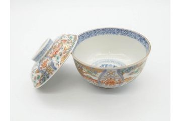 江戸期　古伊万里　金彩　色絵　約12cm　3.8寸　一つ一つ丁寧に絵付けされた豪華な蓋付き茶碗3客セット(獅子、松竹、和食器、三寸八分)(R-070632)