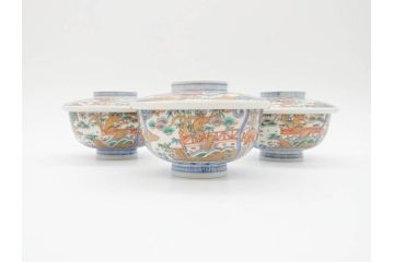 幕末〜明治期　伊万里　金彩　約14cm　4.4寸　華やかな色絵が食卓に彩を与える蓋付き茶碗3客セット(獅子、松竹、和食器、四寸四分)(R-070635)