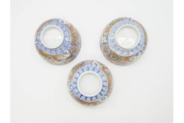 幕末〜明治期　伊万里　金彩　約14cm　4.4寸　華やかな色絵が食卓に彩を与える蓋付き茶碗3客セット(獅子、松竹、和食器、四寸四分)(R-070635)