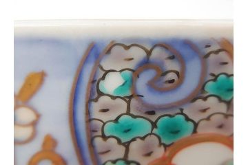 幕末〜明治期　伊万里　金彩　約14cm　4.4寸　華やかな色絵が食卓に彩を与える蓋付き茶碗3客セット(獅子、松竹、和食器、四寸四分)(R-070635)