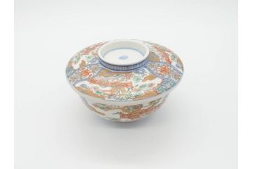 幕末〜明治期　伊万里　金彩　約14cm　4.4寸　華やかな色絵が食卓に彩を与える蓋付き茶碗3客セット(獅子、松竹、和食器、四寸四分)(R-070636)