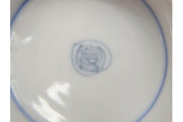 幕末〜明治期　伊万里　金彩　約14cm　4.4寸　華やかな色絵が食卓に彩を与える蓋付き茶碗3客セット(獅子、松竹、和食器、四寸四分)(R-070636)