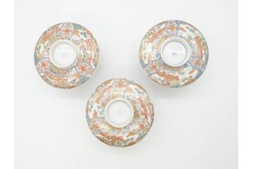 幕末〜明治期　伊万里　金彩　約14cm　4.4寸　華やかな色絵が食卓に彩を与える蓋付き茶碗3客セット(獅子、松竹、和食器、四寸四分)(R-070637)