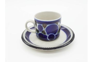 ARABIA FINLAND　saara(サーラ)　大胆に描かれた花模様と深みのある色合いが素敵なカップ&ソーサー4客セット(アラビア、フィンランド、北欧食器、C&S)(R-070642)