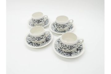 ARABIA FINLAND　Talvikki(タルヴィッキ)　繊細に描かれたデザインと小振りで可愛らしいカップ&ソーサー4客セット(アラビア、フィンランド、北欧食器、C&S、苺、いちご、イチゴ)(R-070644)