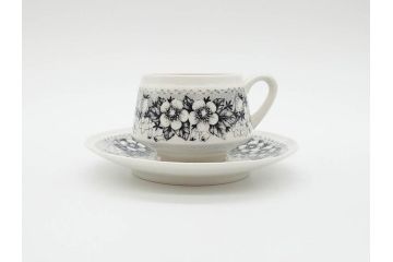 ARABIA FINLAND　Talvikki(タルヴィッキ)　繊細に描かれたデザインと小振りで可愛らしいカップ&ソーサー4客セット(アラビア、フィンランド、北欧食器、C&S、苺、いちご、イチゴ)(R-070644)