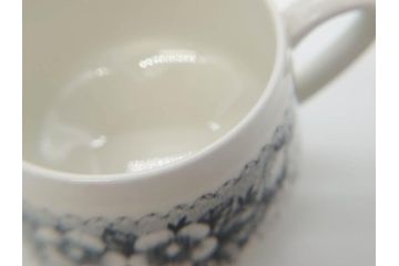 ARABIA FINLAND　Talvikki(タルヴィッキ)　繊細に描かれたデザインと小振りで可愛らしいカップ&ソーサー4客セット(アラビア、フィンランド、北欧食器、C&S、苺、いちご、イチゴ)(R-070644)