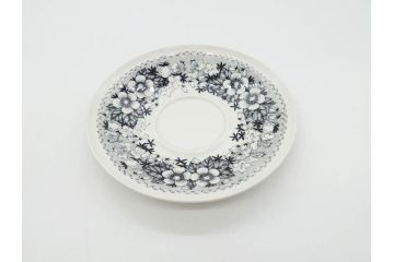 ARABIA FINLAND　Talvikki(タルヴィッキ)　繊細に描かれたデザインと小振りで可愛らしいカップ&ソーサー4客セット(アラビア、フィンランド、北欧食器、C&S、苺、いちご、イチゴ)(R-070644)