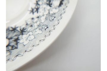 ARABIA FINLAND　Talvikki(タルヴィッキ)　繊細に描かれたデザインと小振りで可愛らしいカップ&ソーサー4客セット(アラビア、フィンランド、北欧食器、C&S、苺、いちご、イチゴ)(R-070644)