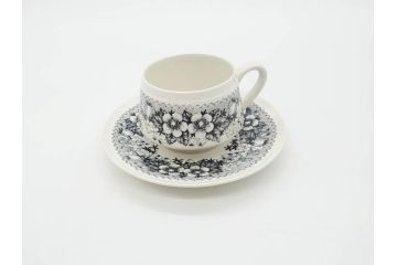 ARABIA FINLAND　Talvikki(タルヴィッキ)　繊細に描かれたデザインと小振りで可愛らしいカップ&ソーサー4客セット(アラビア、フィンランド、北欧食器、C&S、苺、いちご、イチゴ)(R-070644)
