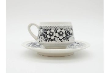 ARABIA FINLAND　Talvikki(タルヴィッキ)　繊細に描かれたデザインと小振りで可愛らしいカップ&ソーサー4客セット(アラビア、フィンランド、北欧食器、C&S、苺、いちご、イチゴ)(R-070644)
