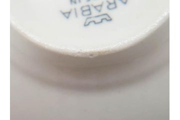 ARABIA FINLAND　Talvikki(タルヴィッキ)　繊細に描かれたデザインと小振りで可愛らしいカップ&ソーサー4客セット(アラビア、フィンランド、北欧食器、C&S、苺、いちご、イチゴ)(R-070644)