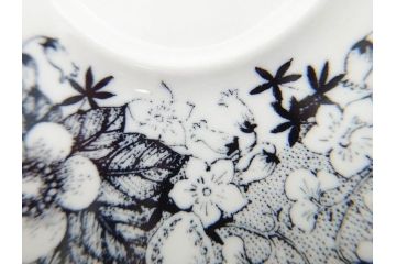 ARABIA FINLAND　Talvikki(タルヴィッキ)　繊細に描かれたデザインと小振りで可愛らしいカップ&ソーサー4客セット(アラビア、フィンランド、北欧食器、C&S、苺、いちご、イチゴ)(R-070644)