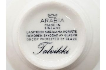 ARABIA FINLAND　Talvikki(タルヴィッキ)　繊細に描かれたデザインと小振りで可愛らしいカップ&ソーサー4客セット(アラビア、フィンランド、北欧食器、C&S、苺、いちご、イチゴ)(R-070644)