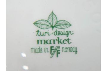 Figgjo(フィッギオ)　Market(マーケット)　可愛らしいデザインが食卓のアクセントになるカップ&ソーサー2客・プレート2枚・バターケースセット(C&S、皿、北欧食器、Turi design)(R-070646)
