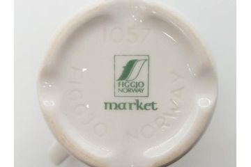 Figgjo(フィッギオ)　Market(マーケット)　可愛らしいデザインが食卓のアクセントになるカップ&ソーサー2客・プレート2枚・バターケースセット(C&S、皿、北欧食器、Turi design)(R-070646)
