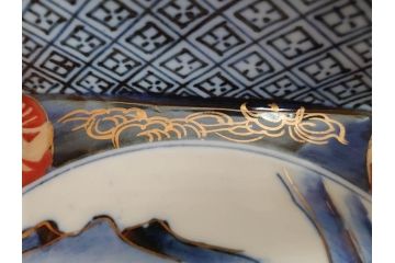 上手物　明治期　伊万里　角冨(角富)　金彩　染付　約25cm　8.2寸　色絵で描かれた山水図が美しい六角皿(深皿、変形皿、和皿、和食器、八寸二分)(R-070655)