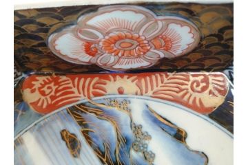 上手物　明治期　伊万里　角冨(角富)　金彩　染付　約25cm　8.2寸　色絵で描かれた山水図が美しい六角皿(深皿、変形皿、和皿、和食器、八寸二分)(R-070655)