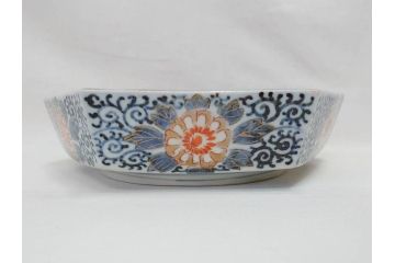 上手物　明治期　伊万里　角冨(角富)　金彩　染付　約25cm　8.2寸　色絵で描かれた山水図が美しい六角皿(深皿、変形皿、和皿、和食器、八寸二分)(R-070655)