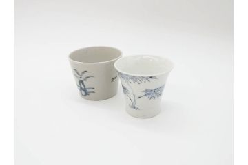 江戸期　古伊万里　染付　落ち着いた色合いが和の雰囲気を醸し出す猪口2客セット(大根文?、竹文、トンボ、お猪口、おちょこ、湯呑、和食器)(R-070658)