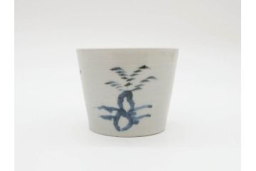 江戸期　古伊万里　染付　落ち着いた色合いが和の雰囲気を醸し出す猪口2客セット(大根文?、竹文、トンボ、お猪口、おちょこ、湯呑、和食器)(R-070658)