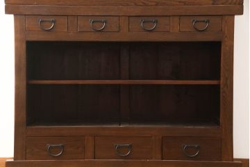 和製ビンテージ　総無垢材　栓材　落ち着いた佇まいが魅力の重ね水屋箪笥(収納箪笥、戸棚、収納棚、食器棚、ヴィンテージ)(R-070694)