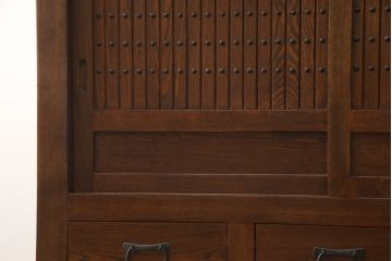 和製ビンテージ　総無垢材　栓材　落ち着いた佇まいが魅力の重ね水屋箪笥(収納箪笥、戸棚、収納棚、食器棚、ヴィンテージ)(R-070694)