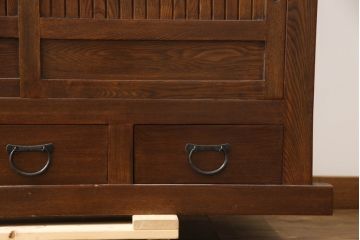 和製ビンテージ　総無垢材　栓材　落ち着いた佇まいが魅力の重ね水屋箪笥(収納箪笥、戸棚、収納棚、食器棚、ヴィンテージ)(R-070694)