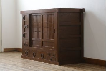 和製ビンテージ　総無垢材　栓材　落ち着いた佇まいが魅力の水屋箪笥サイドボード(引き出し、戸棚、収納棚、食器棚、ヴィンテージ)(R-070695)