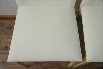 中古　短期展示品　美品　Cassinaixc.(カッシーナイクスシー)　IXC. R&D(イクスシー.R&D)　LINE(ライン)　ウルトラスエード(ULTRASUEDE)　Eランク　シンプルですっきりとした佇まいが魅力のダイニングチェア2脚セット(椅子、イス、アームレスチェア、店舗什器)(定価2脚で約15万4千円)(R-070698)