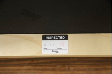中古　短期展示品　美品　Cassinaixc.(カッシーナイクスシー)　IXC. R&D(イクスシー.R&D)　LINE(ライン)　ウルトラスエード(ULTRASUEDE)　Eランク　シンプルですっきりとした佇まいが魅力のダイニングチェア2脚セット(椅子、イス、アームレスチェア、店舗什器)(定価2脚で約15万4千円)(R-070698)