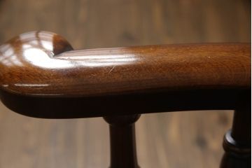 中古　美品　激レア　特注品　松本民芸家具　桜　漆の艶が美しい大キャプテンチェア(回転チェア、回転いす、イス、アームチェア、ウインザーチェア、ウィンザーチェア、板座チェア)(R-070700)
