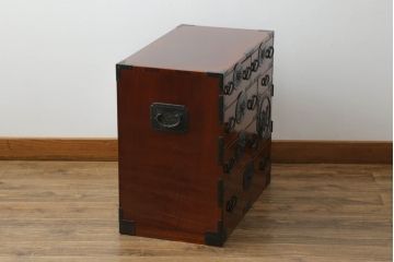 和製アンティーク　最高級!　手打ち金具　三方欅(ケヤキ)材　凝った金具とケヤキ材の杢目が上質な雰囲気を醸し出す仙台小箪笥(仙台箪笥、整理箪笥、収納たんす、引き出し)(R-070702)