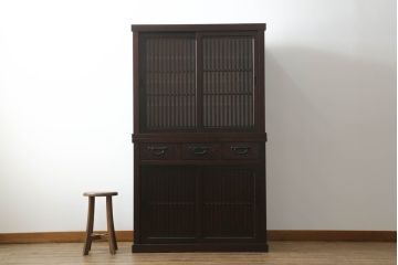 中古　上質な和の空間を演出する二段重ね水屋箪笥(食器棚、茶タンス、キャビネット、収納棚、戸棚)(R-070704)
