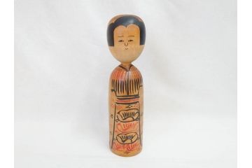 秋田木地山　小椋久太郎　約33cm　約19cm　大小　どこか懐かしい雰囲気漂うこけし2体セット(郷土人形玩具、伝統工芸、民芸品、置物、木彫)(R-070710)