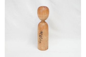 秋田木地山　小椋久太郎　約33cm　約19cm　大小　どこか懐かしい雰囲気漂うこけし2体セット(郷土人形玩具、伝統工芸、民芸品、置物、木彫)(R-070710)