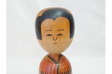 秋田木地山　小椋久太郎　約33cm　約19cm　大小　どこか懐かしい雰囲気漂うこけし2体セット(郷土人形玩具、伝統工芸、民芸品、置物、木彫)(R-070710)