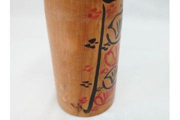 秋田木地山　小椋久太郎　約33cm　約19cm　大小　どこか懐かしい雰囲気漂うこけし2体セット(郷土人形玩具、伝統工芸、民芸品、置物、木彫)(R-070710)