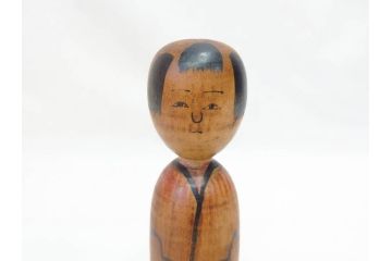 秋田木地山　小椋久太郎　約33cm　約19cm　大小　どこか懐かしい雰囲気漂うこけし2体セット(郷土人形玩具、伝統工芸、民芸品、置物、木彫)(R-070710)